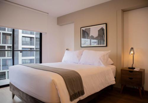 Ένα ή περισσότερα κρεβάτια σε δωμάτιο στο Majestic 1BR with Balcony in Miraflores