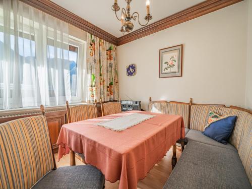 a dining room with a table and chairs and a window at Antonia in Neukirchen am Großvenediger