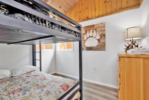 a bedroom with a bunk bed in a room at Storyville #2294 in Big Bear Lake