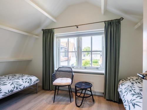 a bedroom with two beds and a window at De Steeneik in Oostdorp