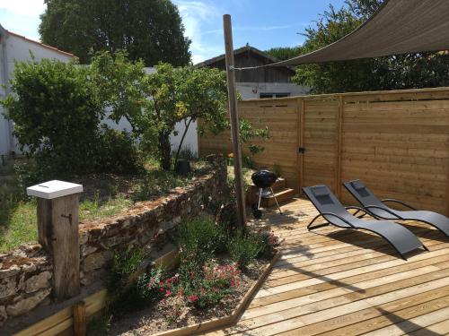 Maison rénovée proche mer avec terrasse, parking privé et wifi à Barbâtre - FR-1-426-440