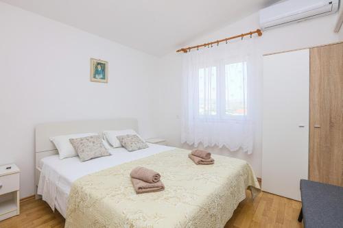 Apartments by the sea Rogoznica - 24598