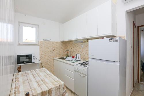 Apartments by the sea Rogoznica - 24598