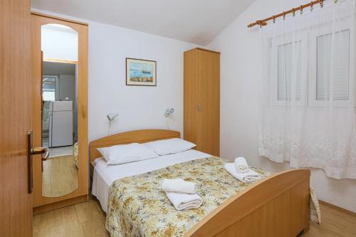 Apartments by the sea Rogoznica - 24598