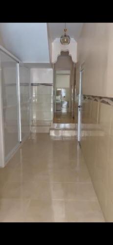 a large empty room with a hallway and a ceiling at Apparemment RDC AL HOCEIMA in Al Hoceïma