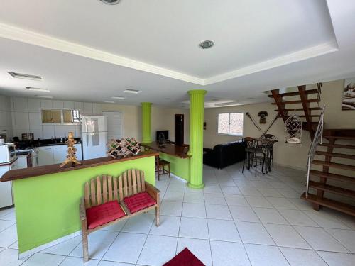 Η κουζίνα ή μικρή κουζίνα στο Casa de Praia Bicanga com SPA