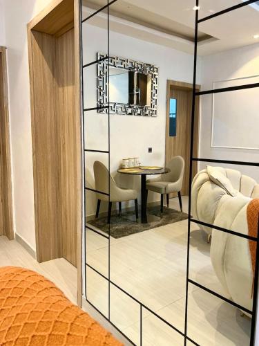 Χώρος καθιστικού στο Modern 2Bedroom Apartment in Lekki