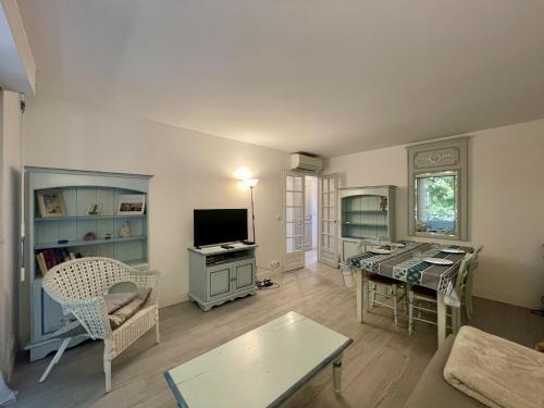 Appartement T2 46m² avec Climatisation et WIFI pour 4 à Sète