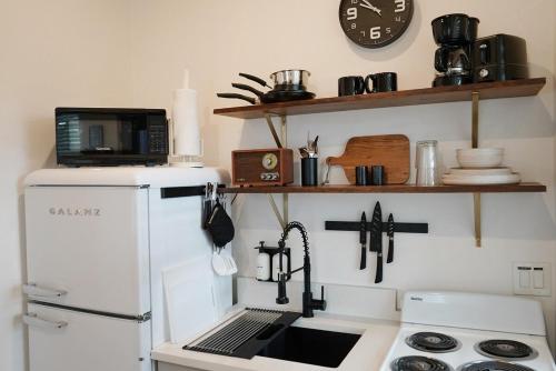 Cozy 1BR Tiny Home near Downtown and NB Rivers