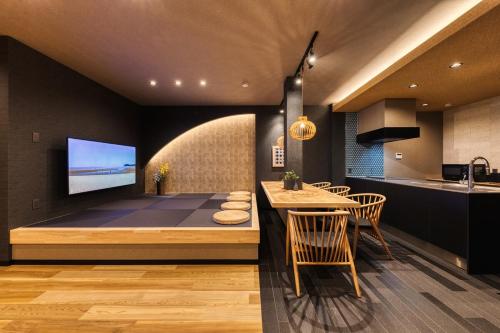 a kitchen and dining room with a large bed at Liendepremie讃 貸切の宿 金刀比羅宮参道まで徒歩5分 敷地内駐車場5台 in Kotohira