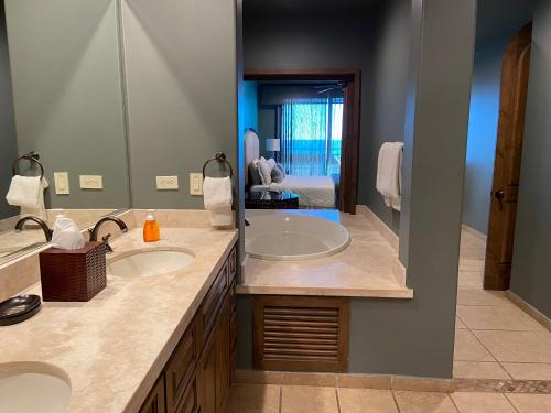 a bathroom with two sinks and a tub at Bella Sirena in La Choya
