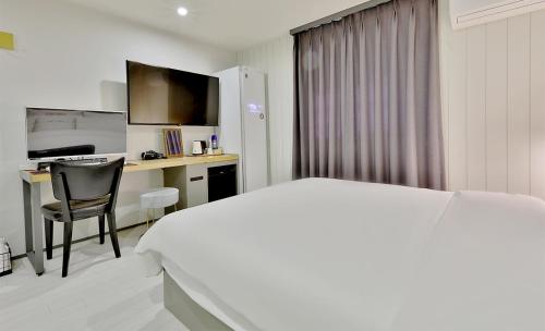 Кровать или кровати в номере Brown Dot Hotel Minam