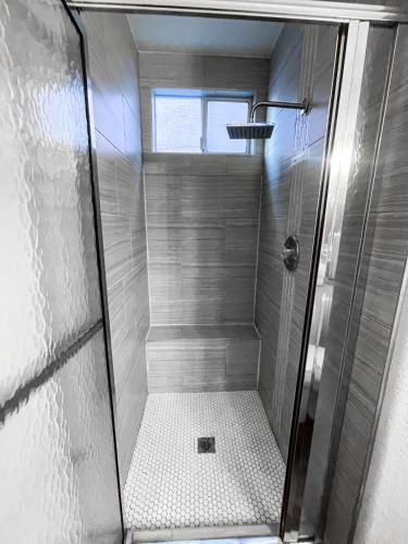 a shower in a bathroom with a glass door at VEGAS GEM 4BDR KING BED Wifi GARAGE PRKNG in Las Vegas
