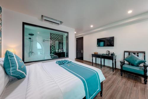 a bedroom with a large white bed and a desk at Vũ Hotel in Ninh Binh