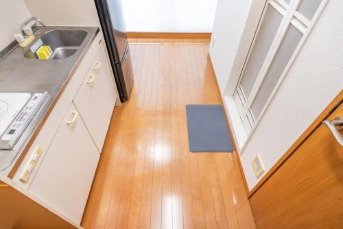 a kitchen with a sink and a wooden floor at JR Kamata Station is a 3-minute walk, Shinagawa is 7 minutes by train, and Keikyu Kamata Station has direct access to Haneda Airport, Tokyo, Shinagawa, Yokohama, and Ueno in Tokyo