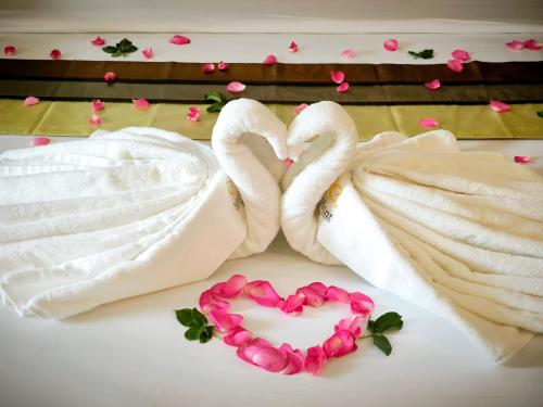two swans forming a heart on a table with roses at Metro Point Bangkok in Bangkok