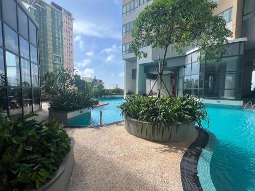 a swimming pool in the middle of a building at Trizen Colombo Luxury 3BR Smart Apartment with Breathtaking Views & Designer Furnishings in Colombo