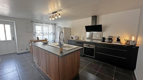 a kitchen with a sink and a counter top at Le vieux tilleul in Bessines-sur-Gartempe