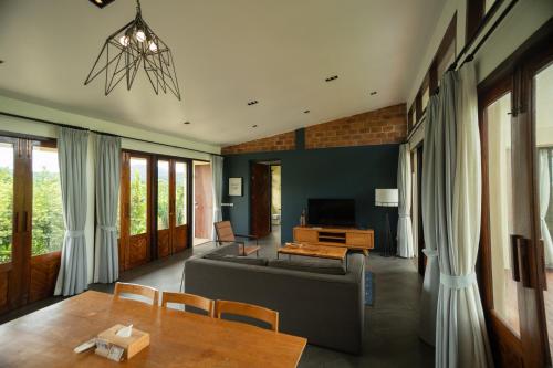 Ruang duduk di Puripai Villa Wellness & Retreat