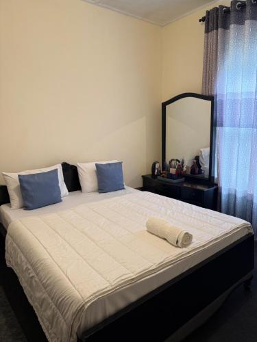 a bedroom with a large bed with a large mirror at Lavender Villas Nuwara Eliya in Nuwara Eliya