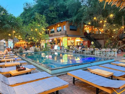 Bazén v ubytování Tam Coc Central Homestay-Ninh Binh nebo v jeho okolí