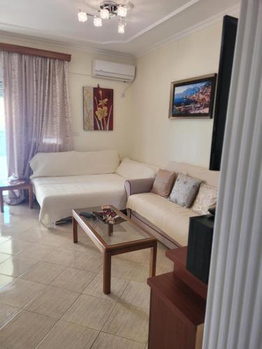 a living room with a couch and a coffee table at Chrisa apartament in Metogjashta