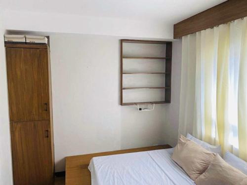 Postel nebo postele na pokoji v ubytování roberts loft 8kt1 mesaverte near SM and Ayala