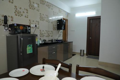 Kuchyň nebo kuchyňský kout v ubytování Aashhiana Guest House Entire 2BHK Service Apartments Kolkata