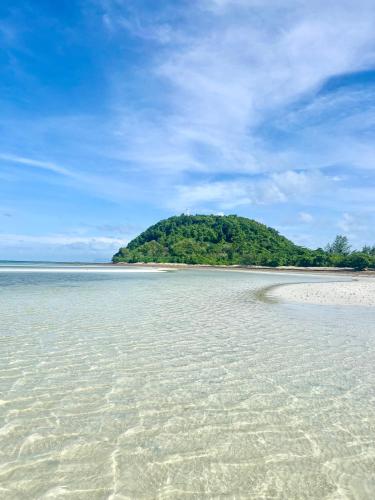 an island in the middle of a body of water at Green Heaven Bungalows in Ban Bang Po