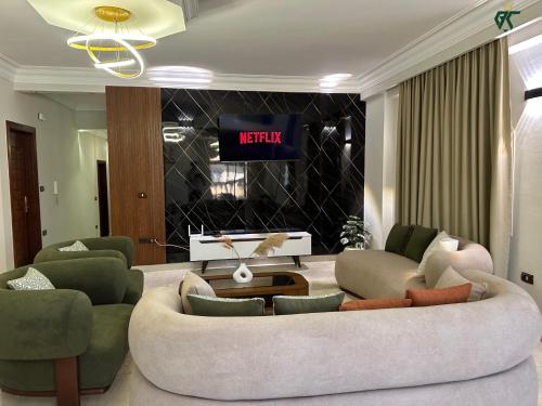 SKY LOUNGE by BC residence