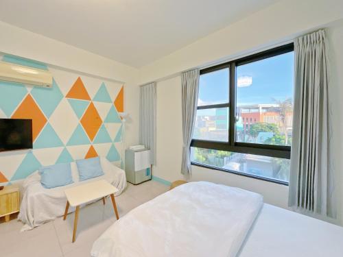 Una cama o camas en una habitación de SUIIAN inn 隨緣民宿恆春小鎮內 國旅卡 可包棟