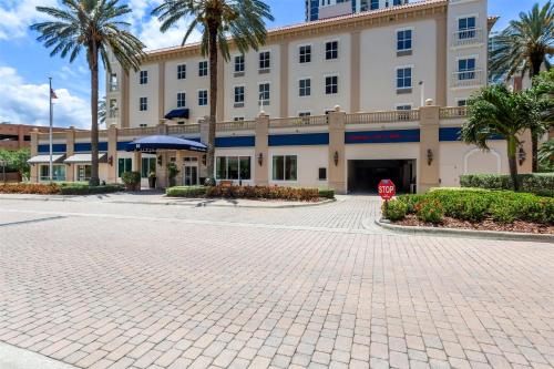 a stop sign in front of a building at Hampton Inn & Suites St. Petersburg/Downtown in St. Petersburg