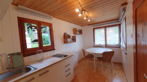 Kuchyň nebo kuchyňský kout v ubytování Campingplatz Mittagsspitze