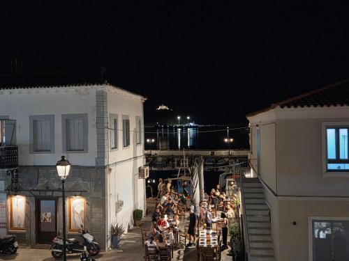 Το κτήριο όπου στεγάζεται  το διαμέρισμα