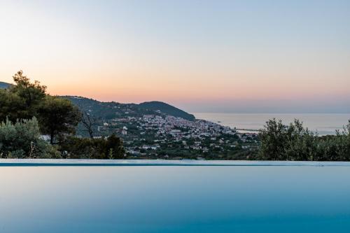 Aether Retreat - Private Pools & Aegean Views