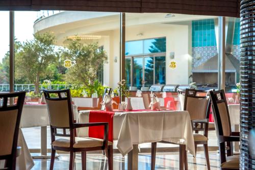 Restoran atau tempat lain untuk makan di Commodore Elite Suites & Spa -Adult Only-Ultra All Inclusive