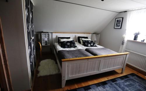 Postel nebo postele na pokoji v ubytování B&B Hannåsa Gård