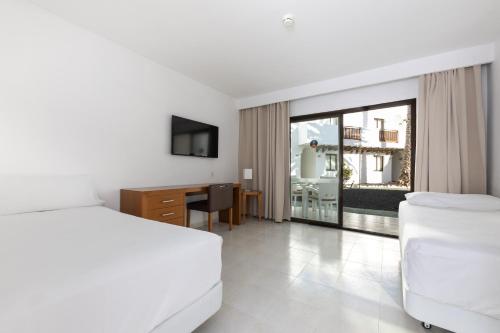 Ένα ή περισσότερα κρεβάτια σε δωμάτιο στο Apartamentos Hesperia Bristol Playa