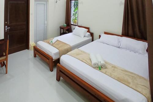 Postel nebo postele na pokoji v ubytování RedDoorz Syariah near AMIKOM Purwokerto