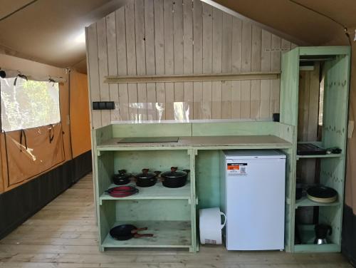 Kuchyň nebo kuchyňský kout v ubytování CS Glamping - Tende
