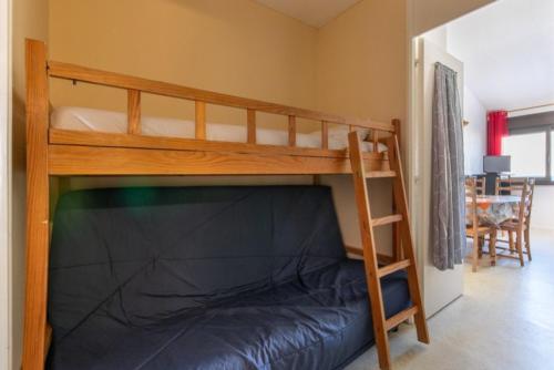 a bedroom with a bunk bed with a ladder at 4 personnes au pied des piste et sentier de randonné in Saint-Lary-Soulan