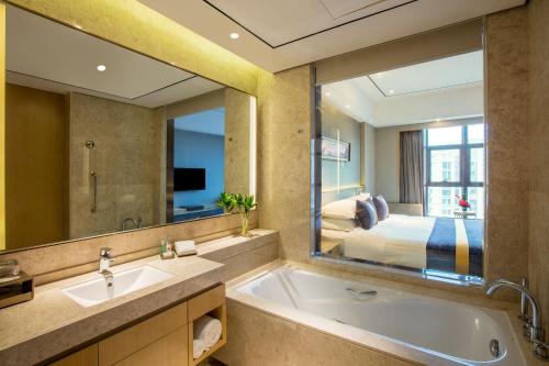 TV a/nebo společenská místnost v ubytování Crowne Plaza Hefei Rongqiao by IHG