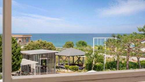 a view of the ocean from a balcony at goseong haemaji pension in Goseong