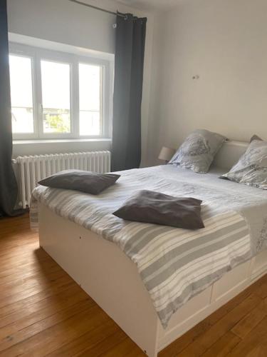Ένα ή περισσότερα κρεβάτια σε δωμάτιο στο Appartement chaleureux et accueillant à quelques pas de la mer