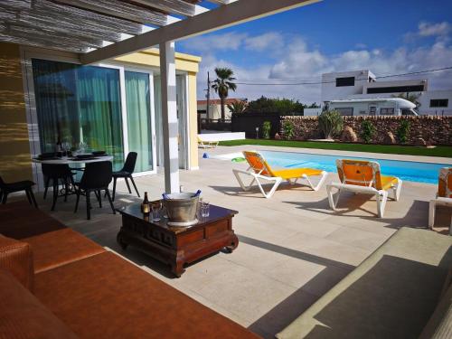 Espacio Room con Piscina, LAJARES