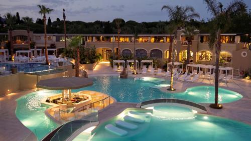 Πισίνα στο ή κοντά στο Forte Village Resort - Bouganville