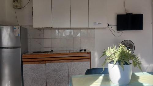 Η κουζίνα ή μικρή κουζίνα στο RedPillars One Bedroom Self Catering Unit