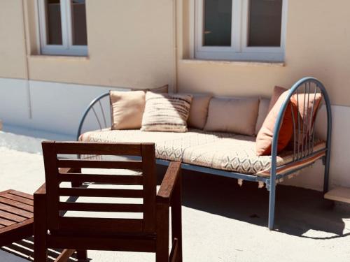 a couch sitting on top of a metal rack at Casa do Lambril in Tinalhas