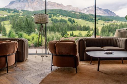 a living room with couches and a table and mountains at Badia Hill in Badia
