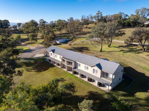 an overhead view of a white house on a field at BATHURST GOLDFIELDS MOTEL at 428 CONROD STRAIGHT MOUNT PANORAMA in Bathurst